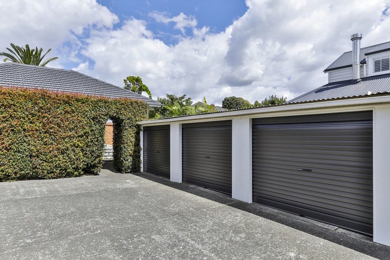 2/12 Bella Vista Road, Herne Bay, Auckland - Carousel 12
