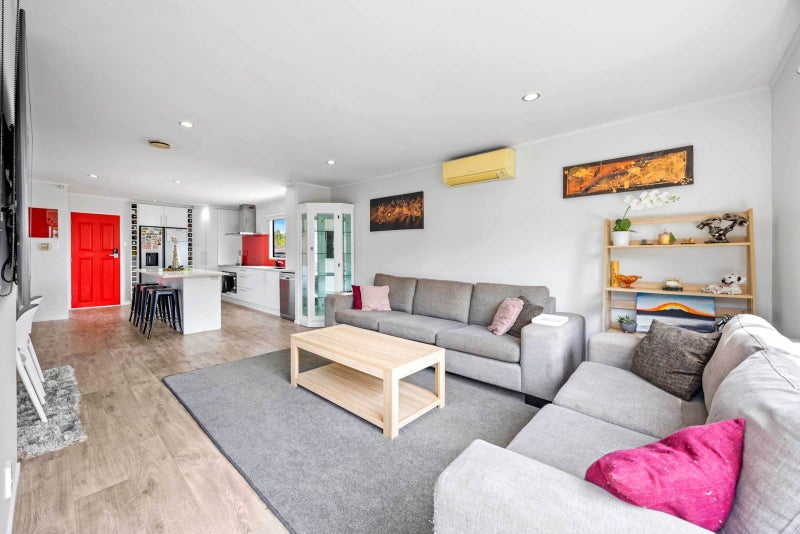 1/77 Santiago Crescent, Unsworth Heights, Auckland - Carousel 2