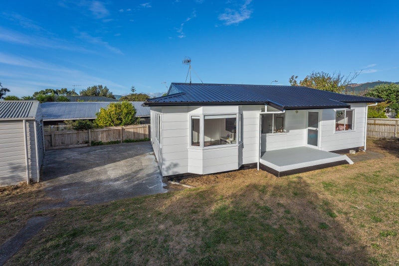 4 Ross Grove, Paraparaumu - Carousel 2