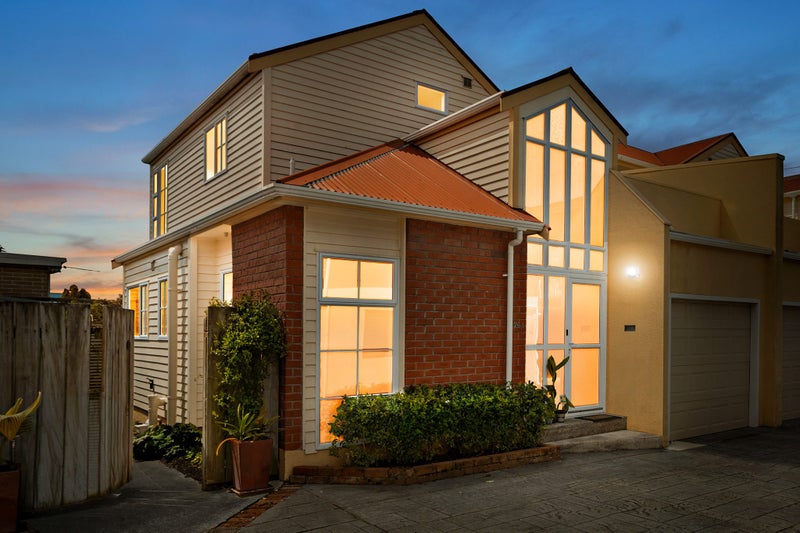 26A Hobart Street, Miramar, Wellington - Carousel 1