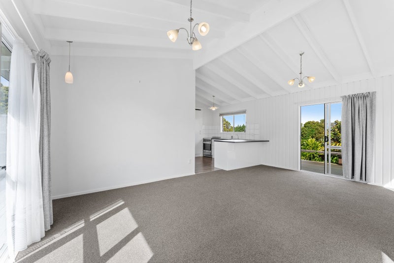 1373 Whangaparaoa Road, Army Bay, Whangaparaoa - Carousel 2