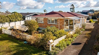 1/6 Melanie Place, Orewa, Orewa - Carousel 1