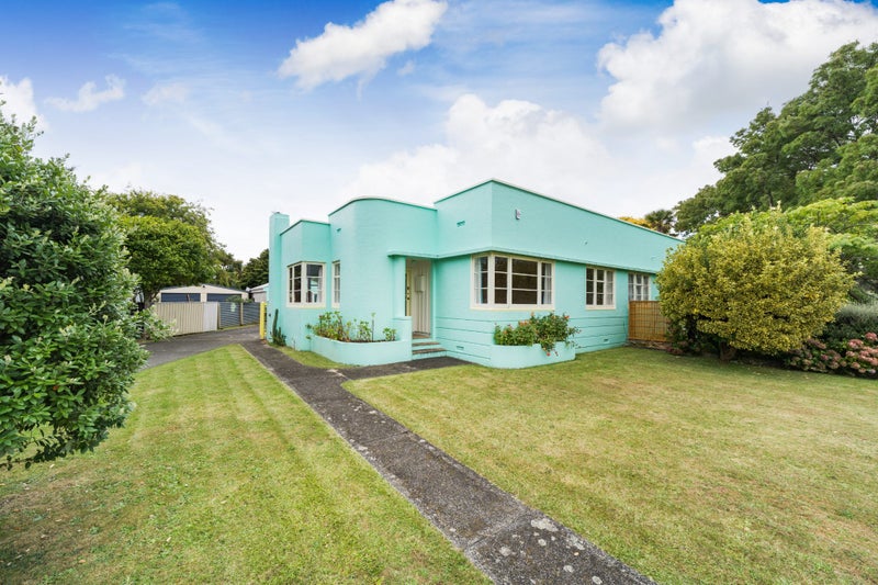 11 Savage Crescent, West End, Palmerston North - Carousel 1