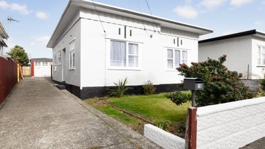 15 East Street, Petone, Lower Hutt - Carousel 1