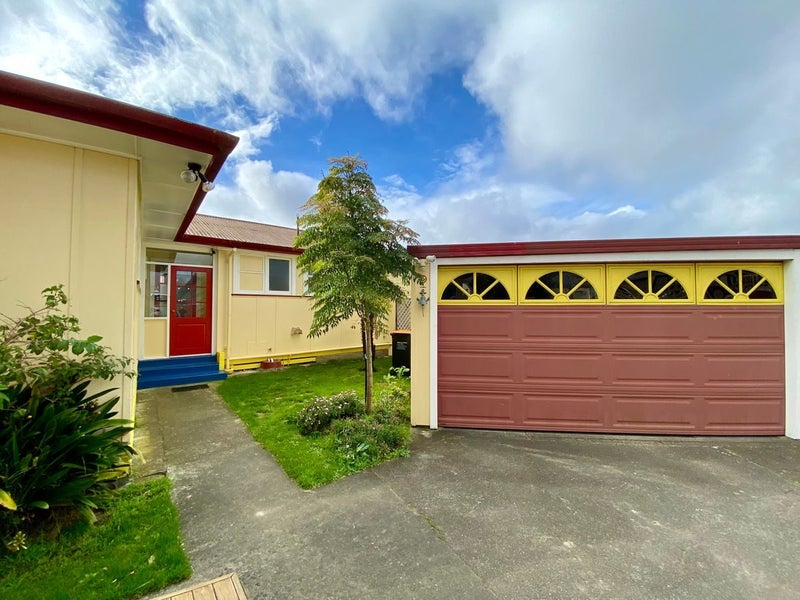 7 Exeter Crescent, Takaro, Palmerston North - Carousel 1