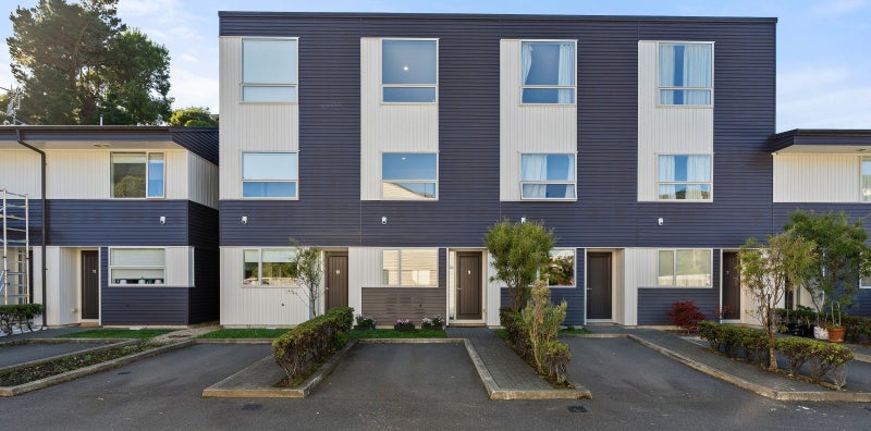 9/8 Thatcher Crescent, Crofton Downs, Wellington, Wellington - Carousel 1