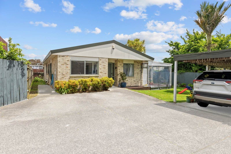 73A Rimu Street, New Lynn, Auckland - Carousel 1