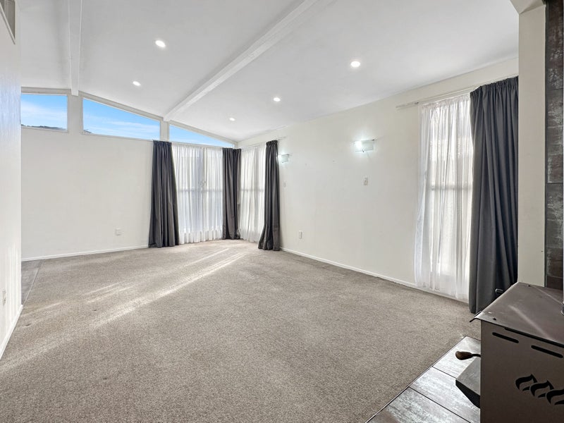 15 Kerepehi Grove, Wainuiomata, Lower Hutt - Carousel 2