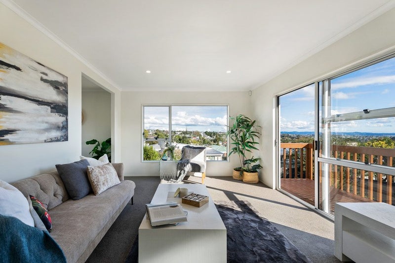 2/4 Clare Place, Glenfield, Auckland - Carousel 2