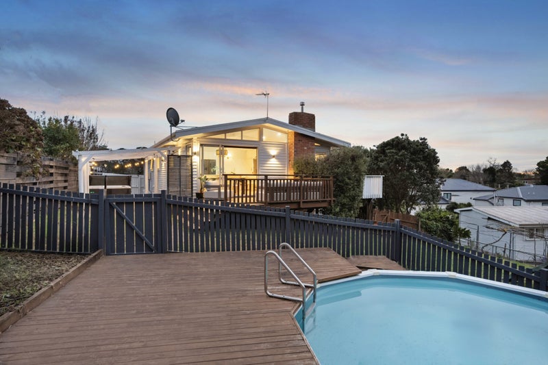 42 Kay Drive, Blockhouse Bay, Auckland - Carousel 1