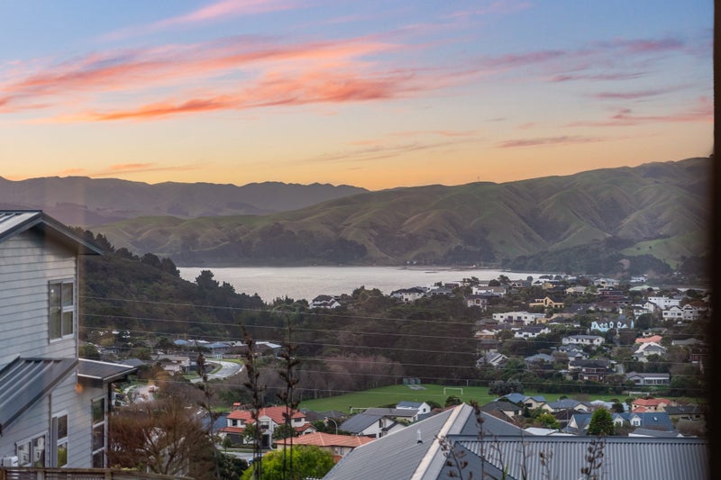 15 Pacific View, Whitby, Porirua - Carousel 2