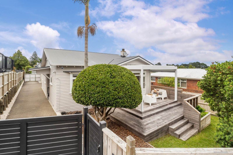 24 Heaphy Street, Blockhouse Bay, Auckland - Carousel 1