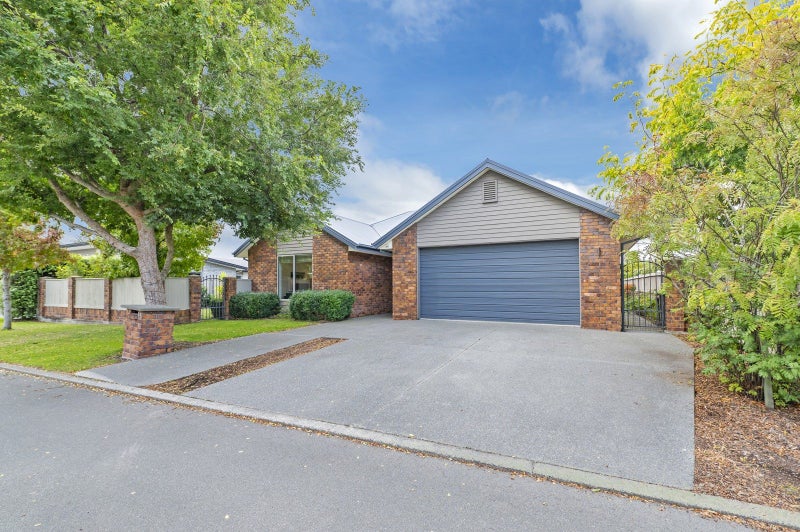 18 Perthshire Crescent, Lincoln, Lincoln - Carousel 1