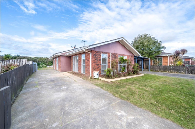 68 Chelburn Crescent, Mangere East, Auckland - Carousel 1