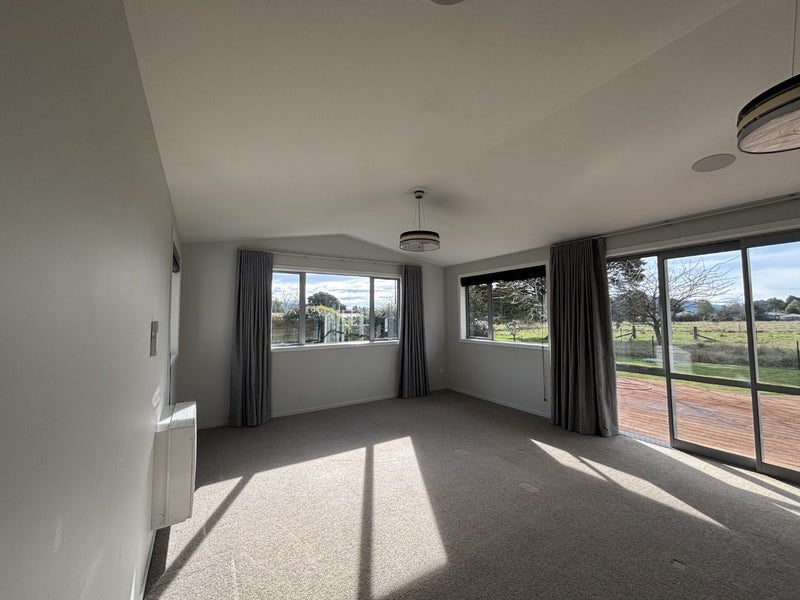 4 Turner Place, Wakefield - Carousel 2