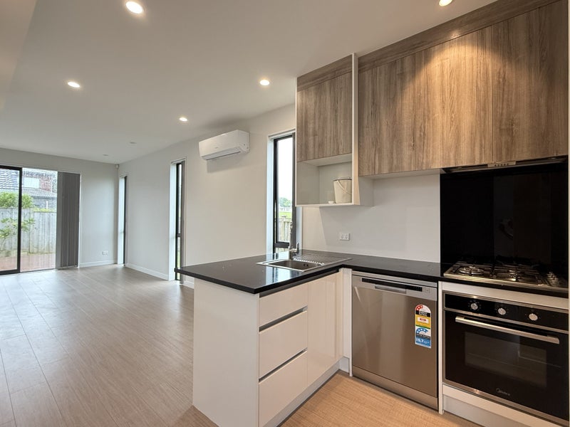 7/21 Akoranga Drive, Northcote, Auckland - Carousel 2