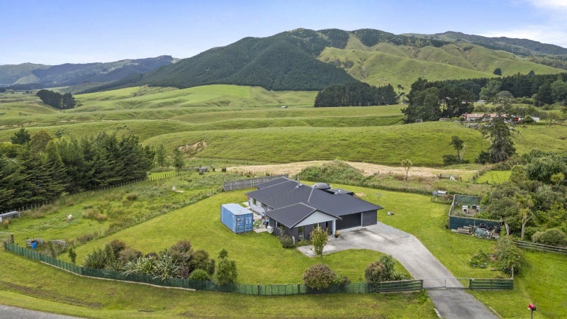 12 Highland View Drive, Tokomaru, Palmerston North - Carousel 1
