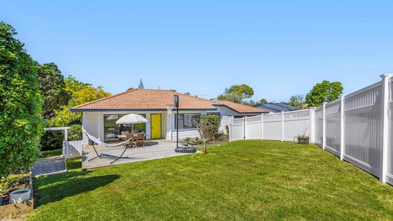 67 Charlotte Street, Stanmore Bay, Whangaparaoa - Carousel 1