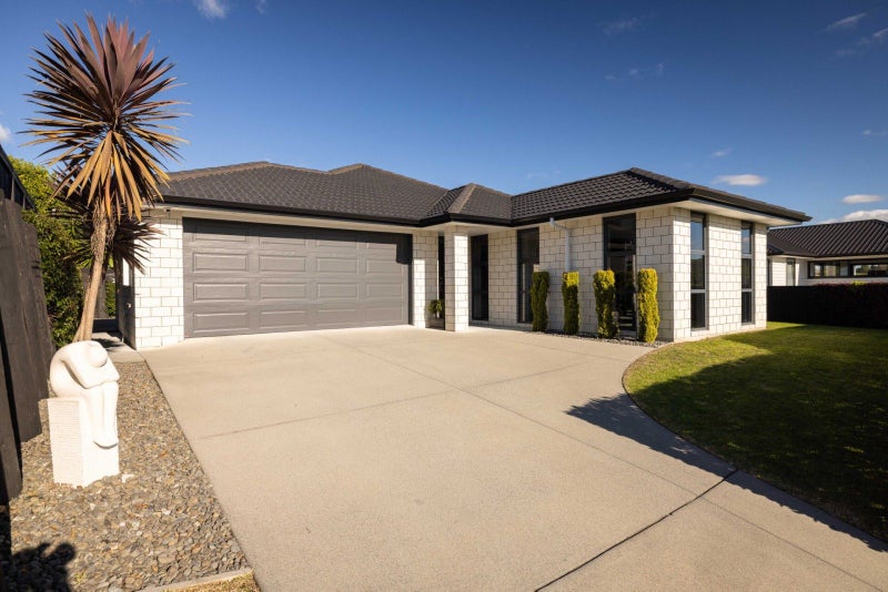 19 Ballintoy Park Drive, Welcome Bay, Tauranga - Carousel 1