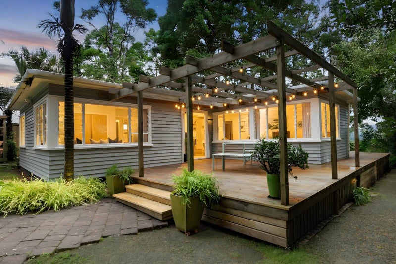 1 Valley View Road, Titirangi, Auckland - Carousel 1