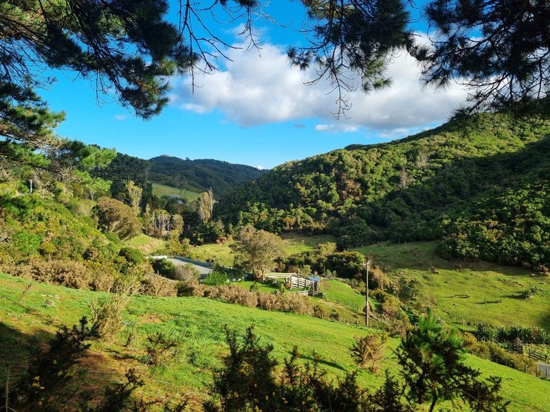 186 Stratton Street, Normandale, Lower Hutt - Carousel 1