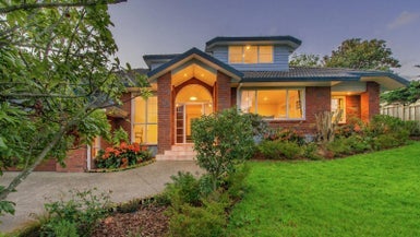 3 Artesia Close, Shamrock Park, Auckland - Carousel 1