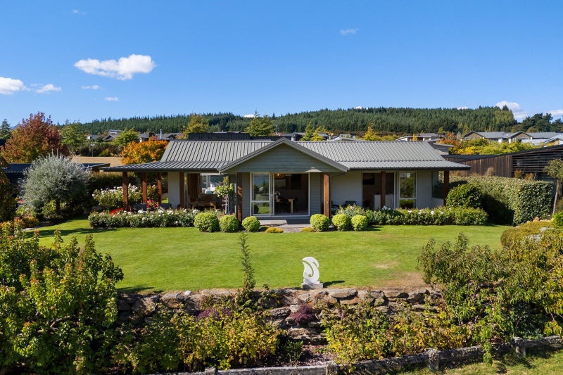 28 Greenbelt Place, Wanaka - Carousel 1