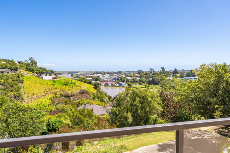 8 Wairere Road, Bastia Hill, Whanganui - Carousel 36
