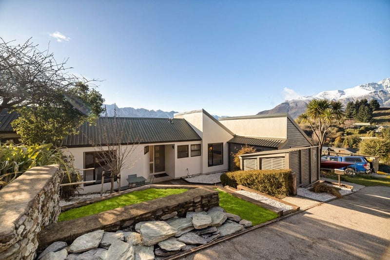23 Greenstone Place, Fernhill, Queenstown - Carousel 1