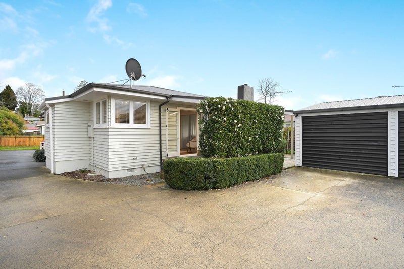 64 Aurora Terrace, Hillcrest, Hamilton - Carousel 1