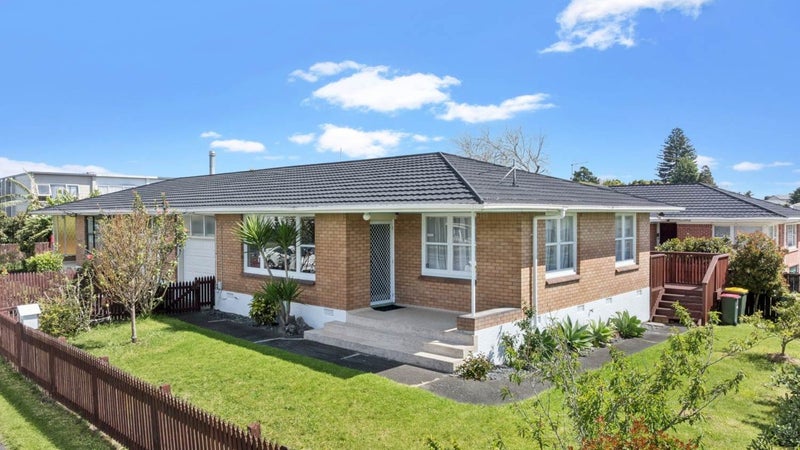 39 Kenderdine Road, Papatoetoe, Auckland - Carousel 1