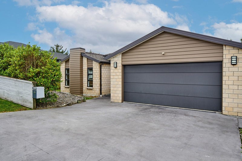 96 Endeavour Drive, Whitby, Porirua - Carousel 1