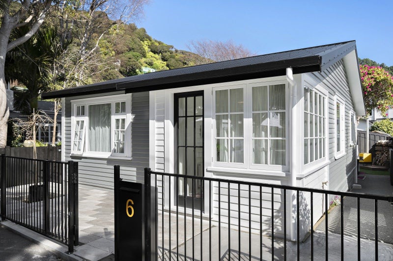 6 KOWHAI ST , Eastbourne, EASTBOURNE - Carousel 2