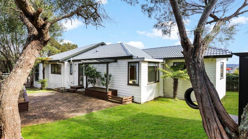 1 Altair Place, Windsor Park, Auckland - Carousel 1