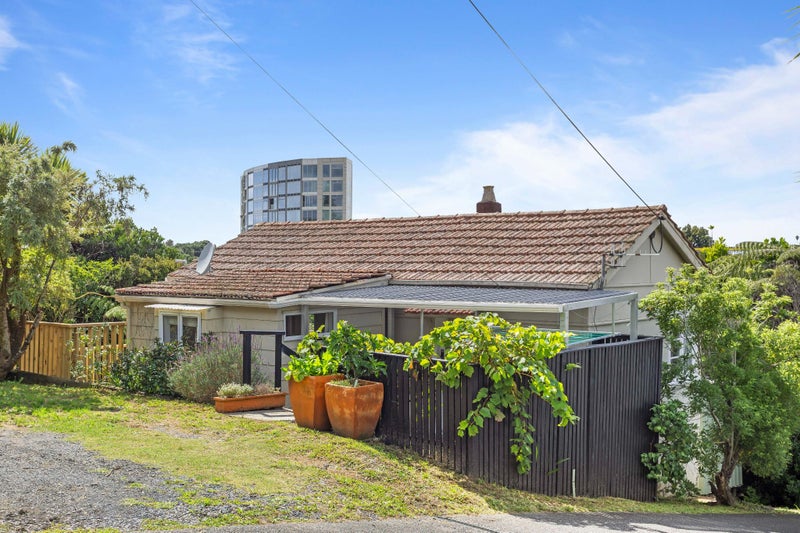 9 Rangitoto Terrace, Milford, Auckland - Carousel 1