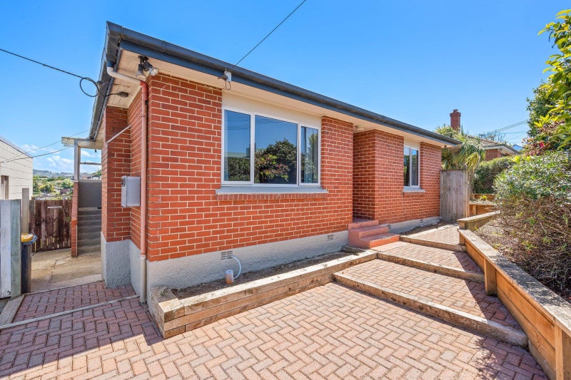 1 Waldron Crescent, Green Island, Dunedin - Carousel 1