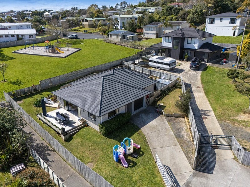 9 St Julia Court, Helensville, Helensville - Carousel 1
