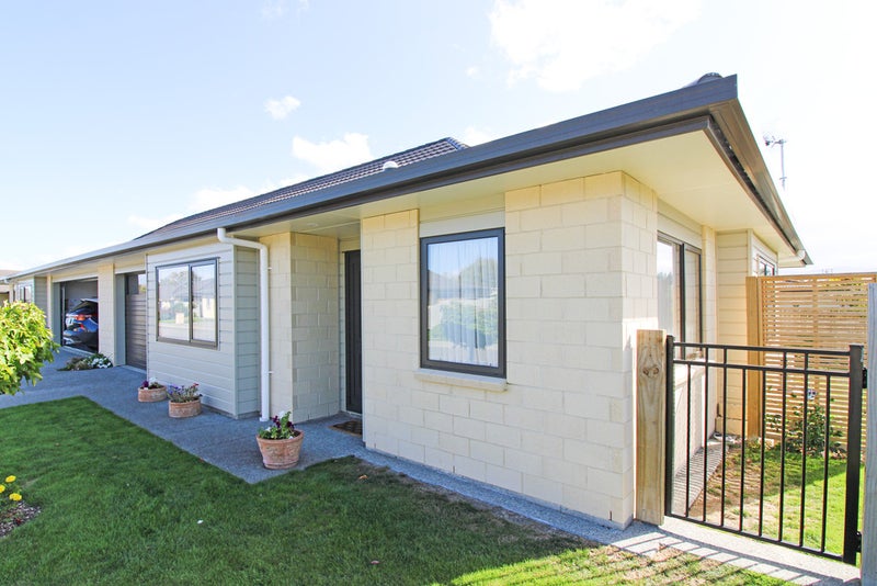 4 Ashmore Park Road, Carterton - Carousel 1