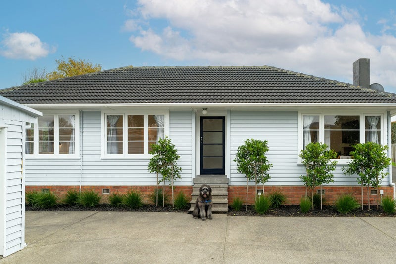 27 Essex Street, Te Atatu South, Auckland - Carousel 1