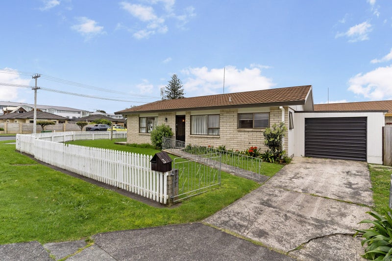 3 Centreway Road, Orewa, Orewa - Carousel 2