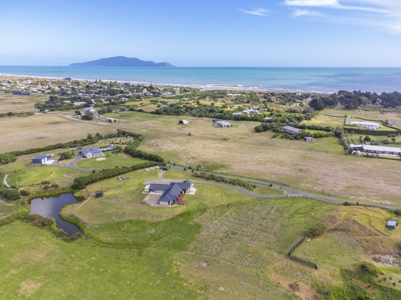 39 Sandown Road, Te Horo Beach - Carousel 29