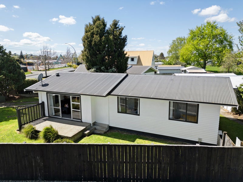 101 Collins Road, Melville, Hamilton - Carousel 2