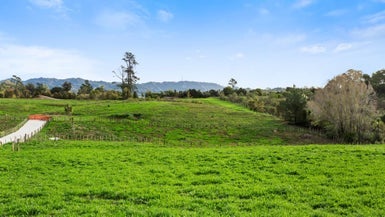 21 Shaw Road, Oratia, Auckland - Carousel 1