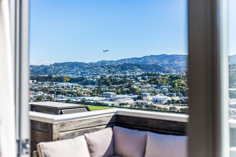 81 Nevay Road, Miramar, Wellington - Carousel 22