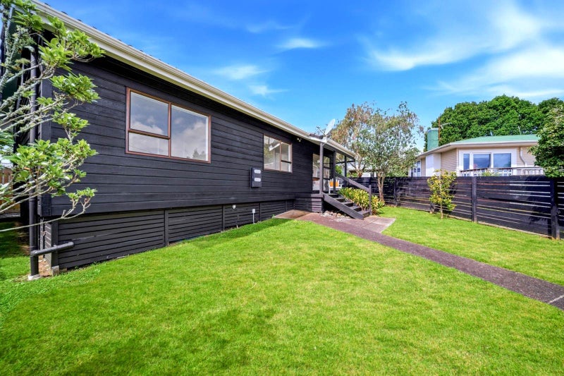 4/7 Vera Road, Te Atatu South, Auckland - Carousel 2