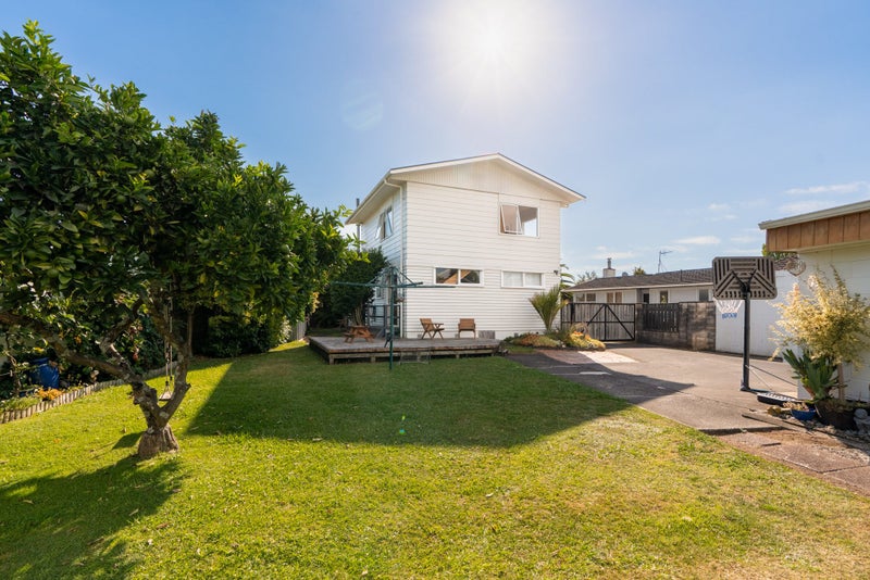 34 Deanwell Avenue, Deanwell, Hamilton - Carousel 2