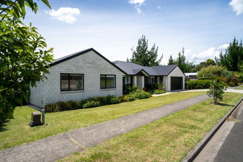 59 Alpers Ridge, Leamington, Cambridge - Carousel 2