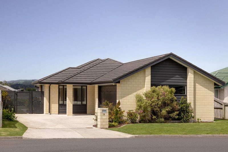 10 Fearnley Grove, Pyes Pa, Tauranga - Carousel 1