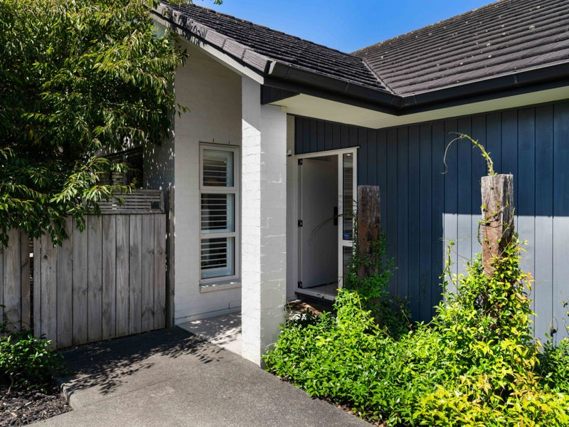 21 Andalusian Way, Karaka, Papakura - Carousel 2