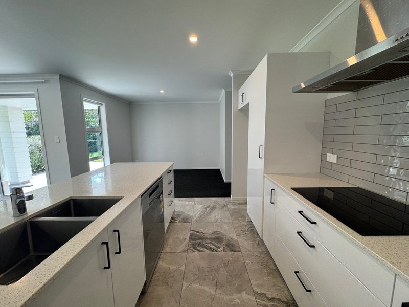 10 Ratahi Way, Omokoroa - Carousel 1